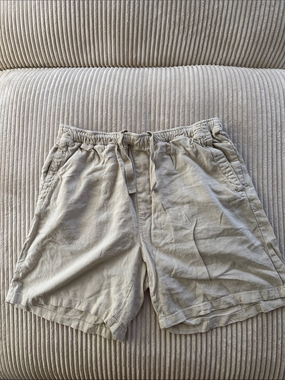 Zara Beige Drawstring Flat Front Men’s Shorts